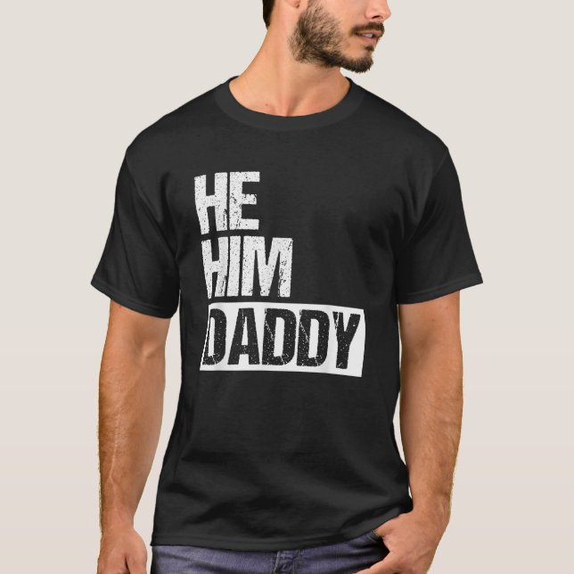 Camiseta Daddy Lover Valentine Quote Funny He Him Daddy  (Anverso)