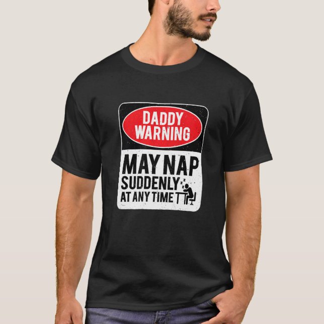 Camiseta Daddy Warning May Nap Suddenly At Any Time, Sarcas (Anverso)