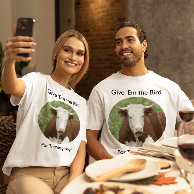 Camiseta Dadles el pájaro del Unisex de Acción de Gracias (Give Em the Bird For Thanksgiving Unisex T-Shirt)