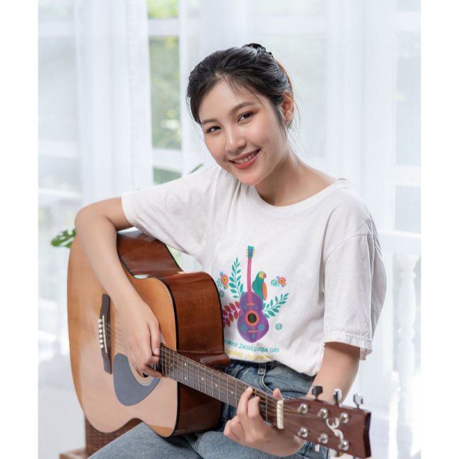 Camiseta Daisies armoniosos, guias de guitarra y simpatizan (Subido por el creador)