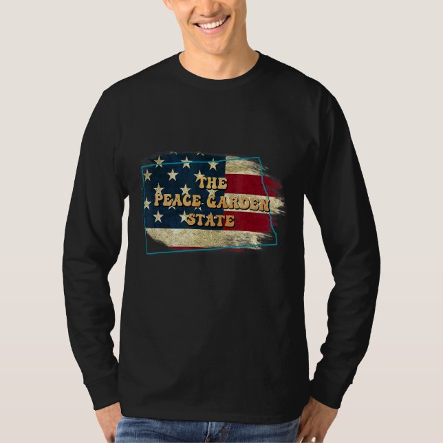 Camiseta Dakota Del Norte Y Us Flag Motto (Anverso)