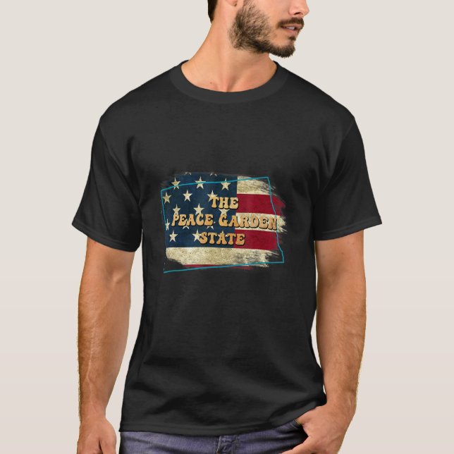 Camiseta Dakota Del Norte Y Us Flag Motto (Anverso)