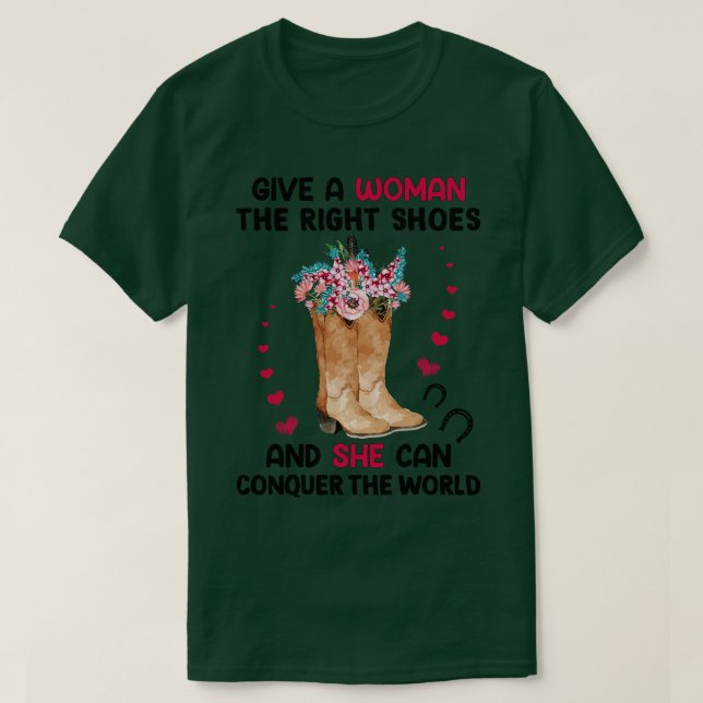 Camiseta Dale a una mujer los zapatos correctos y ella pued (Diseño del anverso)