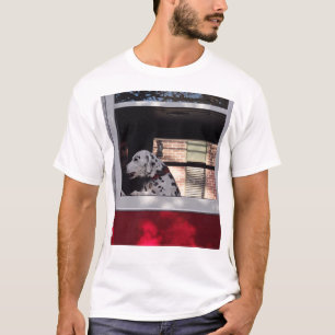 Camiseta Dálmata en camión de bomberos