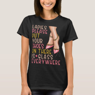 Camiseta Damas, por favor, pon tus zapatos ahí, la víspera 