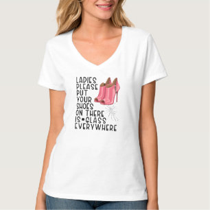 Camiseta Damas, por favor, pon tus zapatos ahí, la víspera 