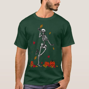 Camiseta Dancing Skeleton in Fall Leaves Pumpkin Funny Cute