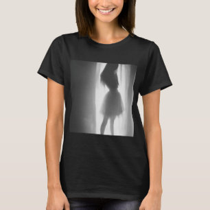 Camiseta Danzas de sombras junto a la ventana