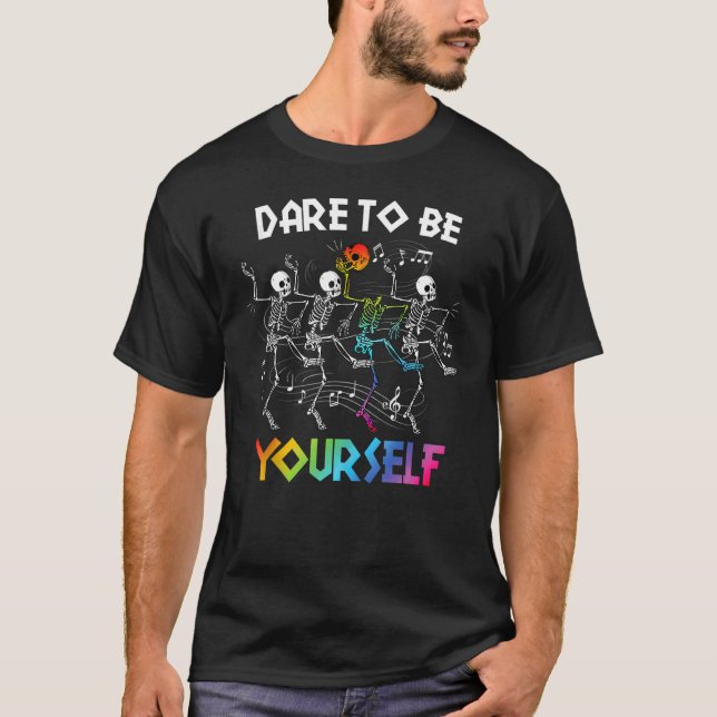 Camiseta Dare To Be LGBT Pride Yourself Rainbow Skeleton Da (Anverso)