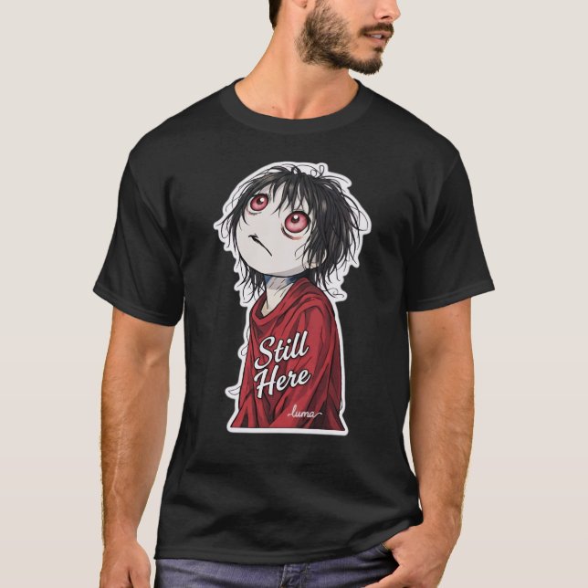 Camiseta Dark Anime  "Still Here" Aesthetic Gothic Illustra (Anverso)