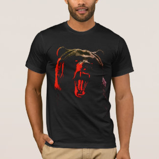 Camiseta Dark Wild Bear Portrait in Dramatic Lighting