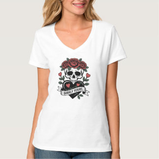 Camiseta Darkly Yours Graphic: Gothic Skull with Red Roses 