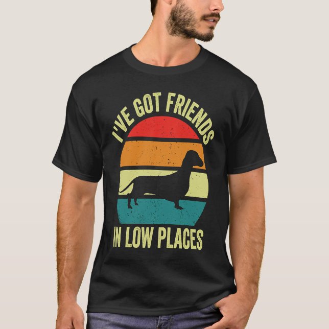 Camiseta Daschund I've Got Friends In Low Places Wiener Dog (Anverso)