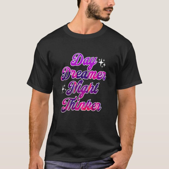 Camiseta Day Dreamer Night Thinker Tired Sleepless Insomnia (Anverso)