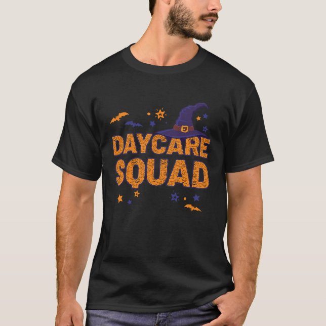 Camiseta Daycare Squad Witch Halloween Daycare Provider Mat (Anverso)