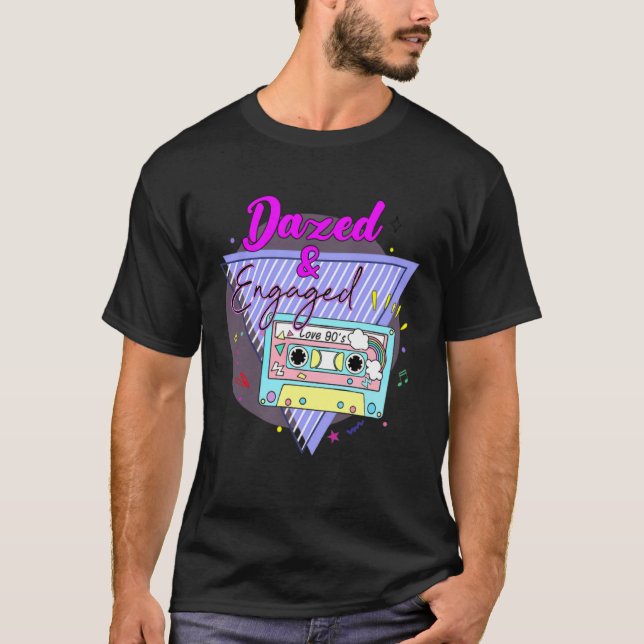 Camiseta Dazed Engaged Retro 90s Bride Groom Cassette Bache (Anverso)