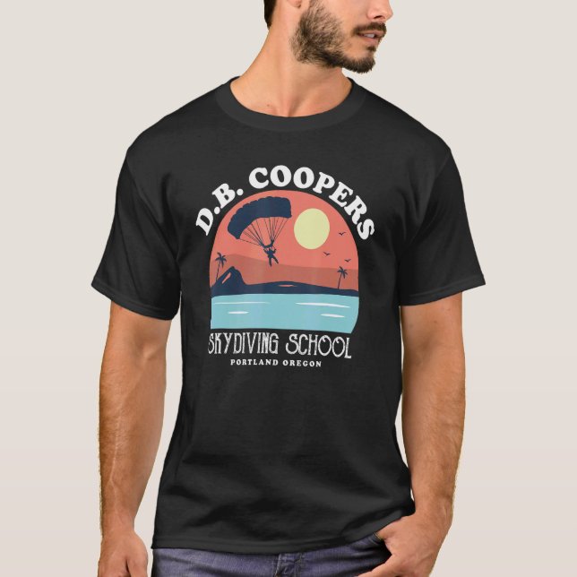 Camiseta Db Coopers Skydiving School Portland Oregon (Anverso)