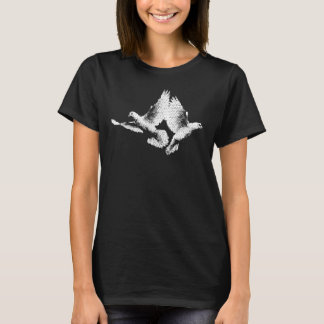 Camiseta de alas de palomas volando en el cielo
