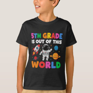 Camiseta de astronauta de 5º grado fuera de este m