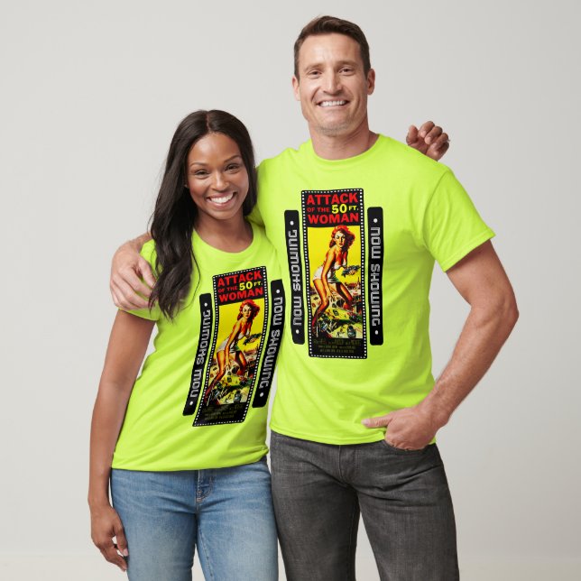 Camiseta de Ataque de la mujer de 50 pies de los 5 (Unisexo)