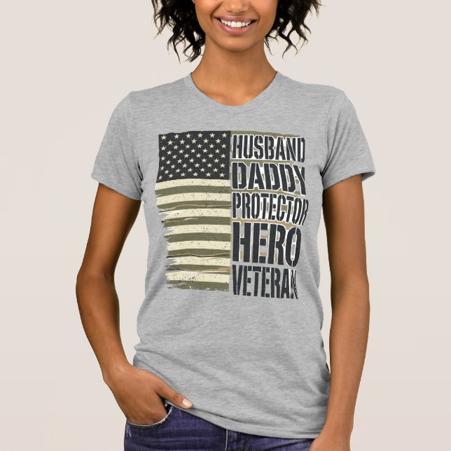 Camiseta de bandera de héroe protector papá esposo (Anverso)