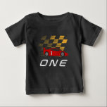 Camiseta De Bebé 1.ª Carrera de Cumpleaños Funny Niño de un año<br><div class="desc">Esta primera camiseta de cumpleaños es un gran Tee para niños cómo dice que esta pequeña carrera de autos Lover tiene 1 año. Es una gran idea de regalo para cualquier cumpleaños. Tu hijo estará orgulloso de usar este disfraz de cumpleaños de autos de carrera en el jardín de infantes...</div>