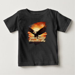 Camiseta De Bebé 4 de Julio – Tributo Majestuoso al Águila y Fuegos
