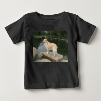 Camiseta De Bebé A Dog At A Pond