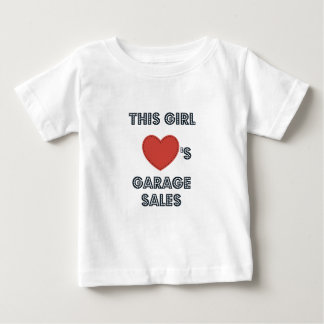 Camiseta De Bebé A este Chica le encantan las ventas de Garage con