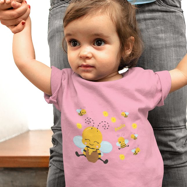 Camiseta De Bebé Abeja de burbuja feliz con flores rosadas (Your little girl will look adorable in this custom bee shirt! It's also available as a bodysuit.)