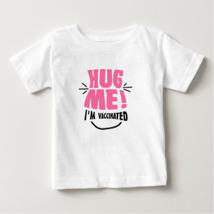 Camiseta De Bebé ¡Abráceme! Me vacunan