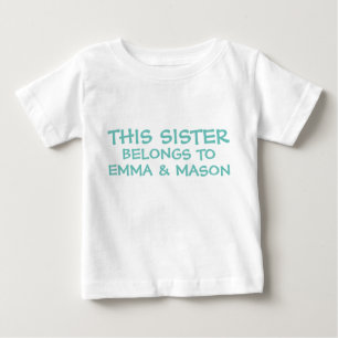 Camiseta De Bebé Add brother/sister names on little sister's