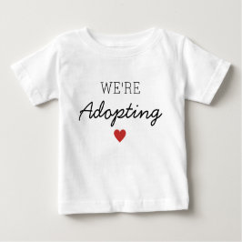 Camiseta De Bebé Adoptamos corazón de invitación infantil