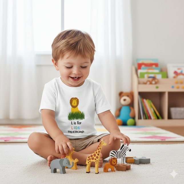 Camiseta de bebé alfabeto L es de león estilo cari (Baby boys' "L is for Lion" t-shirt, perfect for little ones who adore jungle animals. )