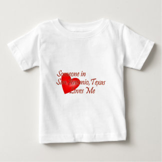 Camiseta De Bebé Alguien en San Antonio Tejas me ama