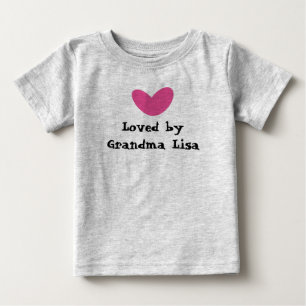 Camiseta De Bebé Amado por la abuela Corazón rosa