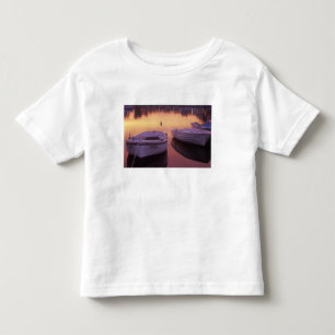 Camiseta De Bebé Amanecer sobre el puerto de Stari Grad con pesca