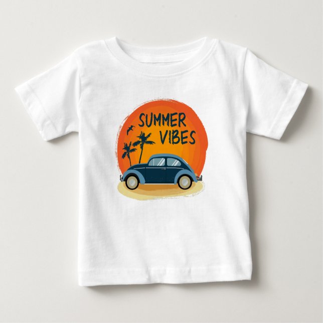 Camiseta De Bebé ambiente veraniego con coche retro en la playa (Anverso)