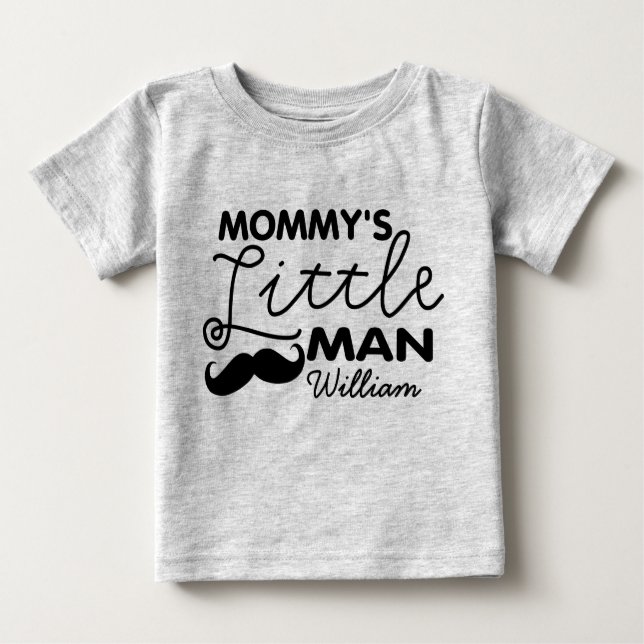 Camiseta De Bebé Añadir nombre al pequeño hombre de mamá (Anverso)