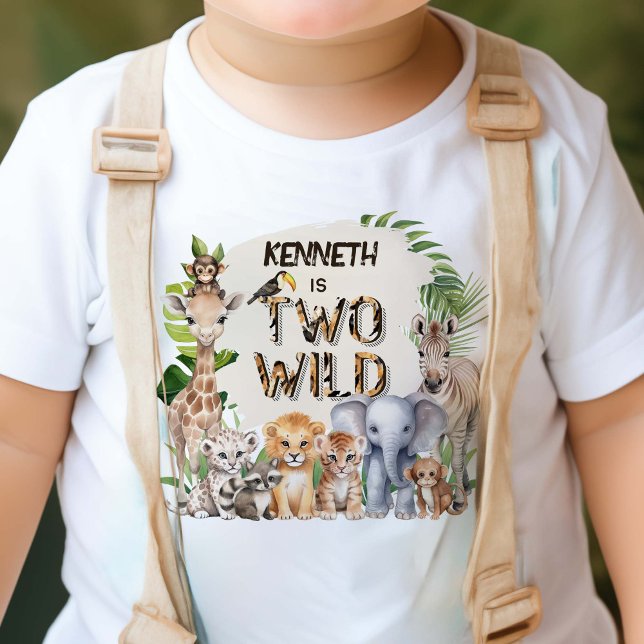Camiseta De Bebé Animales Safari temían dos salvajes cumpleaños (Two Wild, Baby Boy 2nd Birthday T-shirt. Safari Themed second birthday guest of honor t-shirt.)