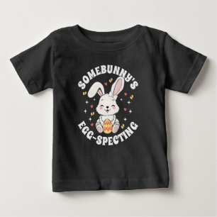 Camiseta De Bebé Anuncio de Embarazo de Somebunnys Egg-specting