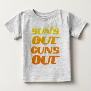 CAMISETA DE BEBÉ APTITUD Y GIMNASIO EL SOL SALE LAS ARMAS SALEN