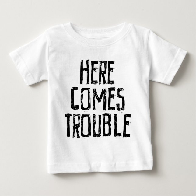 Camiseta De Bebé Aquí viene el problema (Anverso)