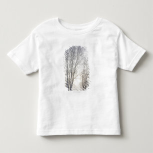 Camiseta De Bebé Árboles blancos en un día Nevado