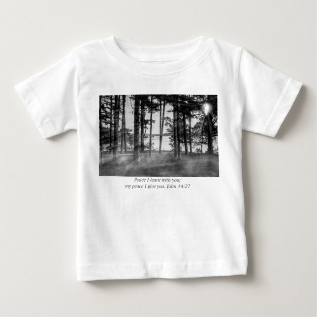 Camiseta De Bebé Árboles nublados en la mesa Rock Grayscale Bible V (Anverso)