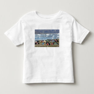 Camiseta De Bebé Arquitectura colorida de la ciudad, Narsaq,
