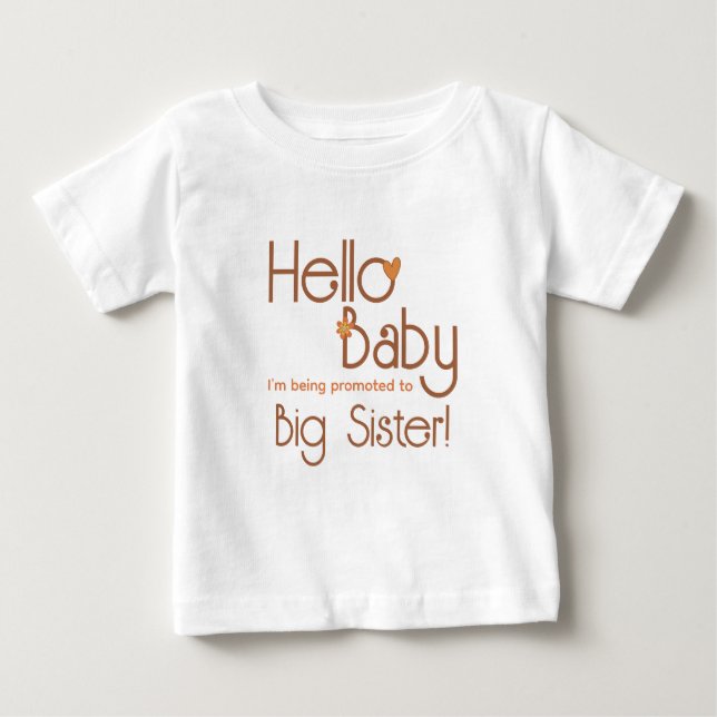 Camiseta De Bebé Ascendida a Hermana Mayor Hello Baby Retro (Anverso)