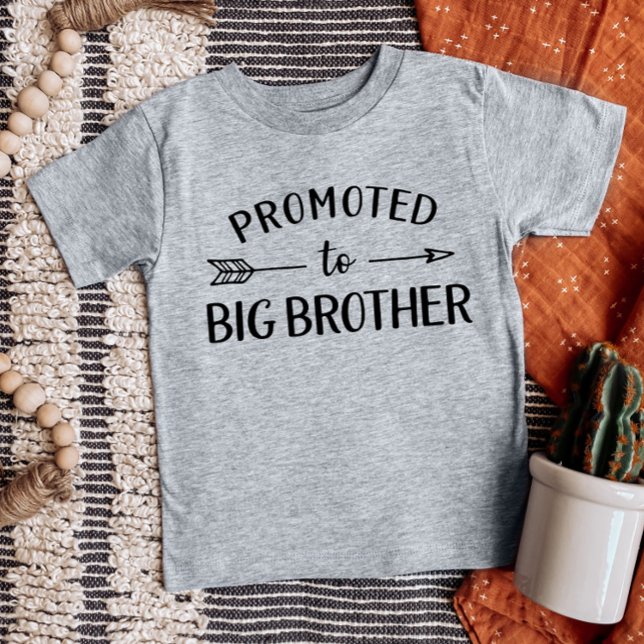 Camiseta De Bebé Ascendido a Hermano coincidente de Big Brother (Subido por el creador)