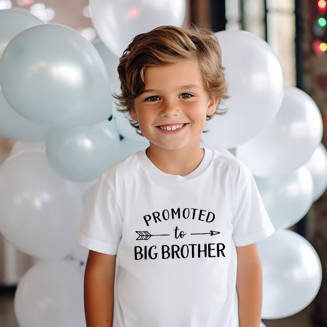 Camiseta De Bebe Ascendido a hermano mayor que compita con hermano Zazzle.es