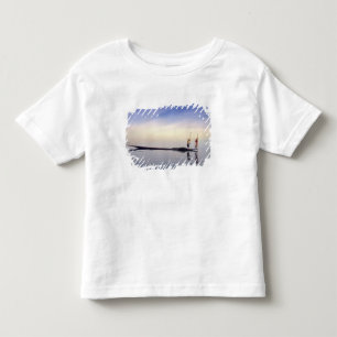 Camiseta De Bebé Asia, Birmania, (Myanmar) Barco pesquero reflejado